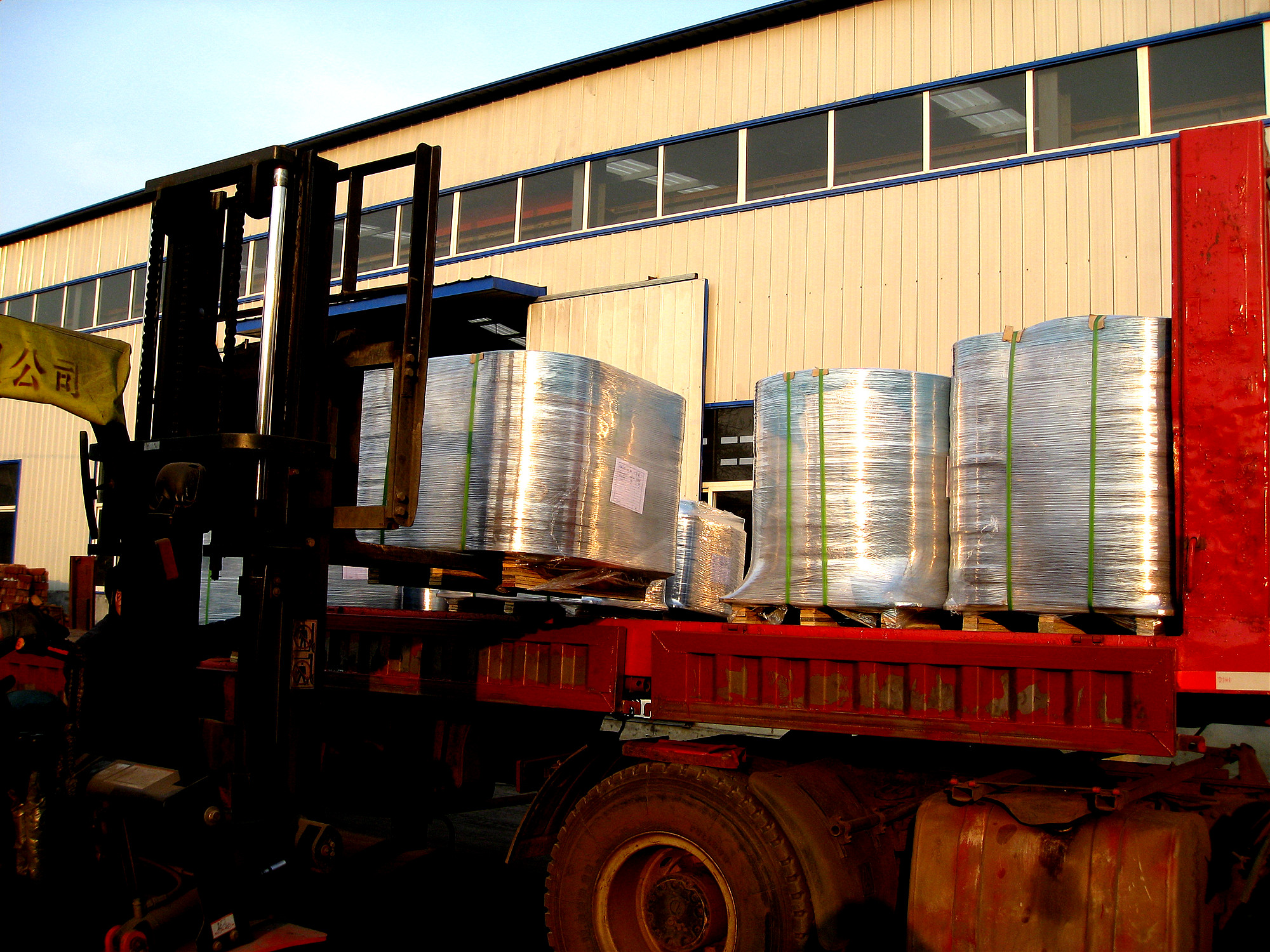 Hyupshin flange packages prepared for export loading